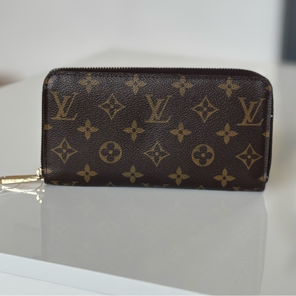 Louis Vuitton Monogram Zippy Wallet
